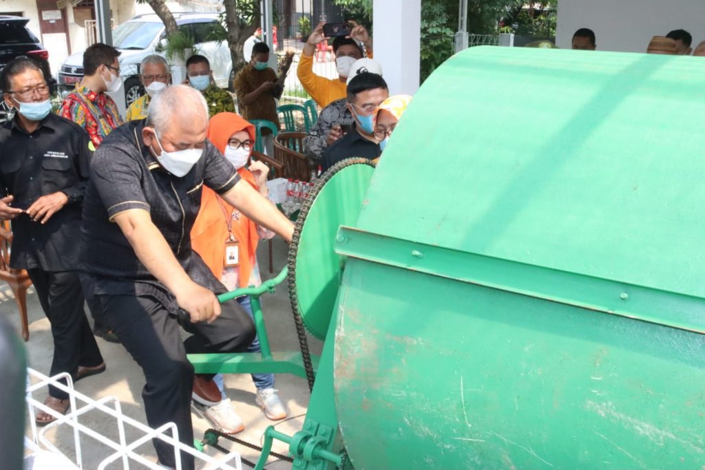 Wali Kota Bekasi Resmikan Selter Pengolahan Sampah Di Kayuringin
