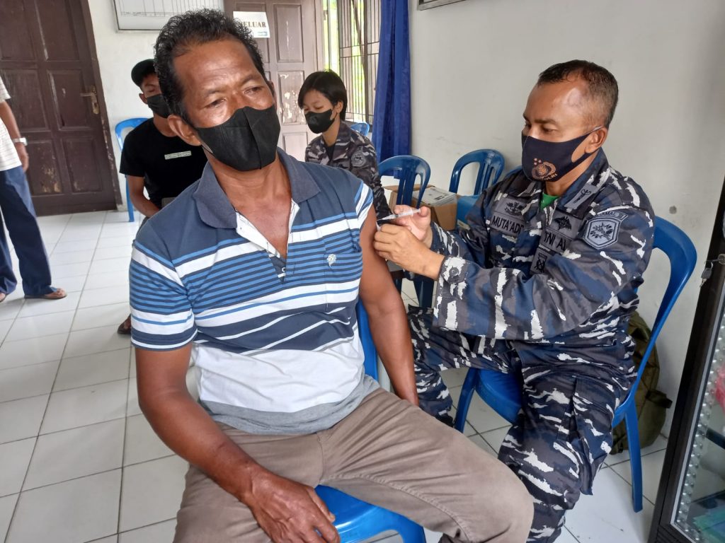 112 Masyarakat Maritim Kembali Tervaksin Oleh Serbuan Vaksin TNI AL Lanal Babel dan Dinkes 