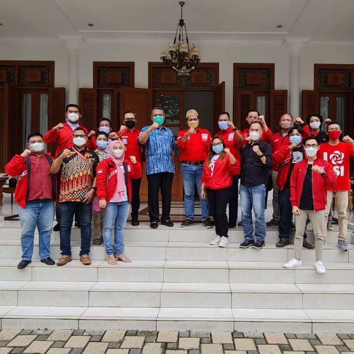 Pengursus PSI Berswa Foto dengan Walikota Tangsel