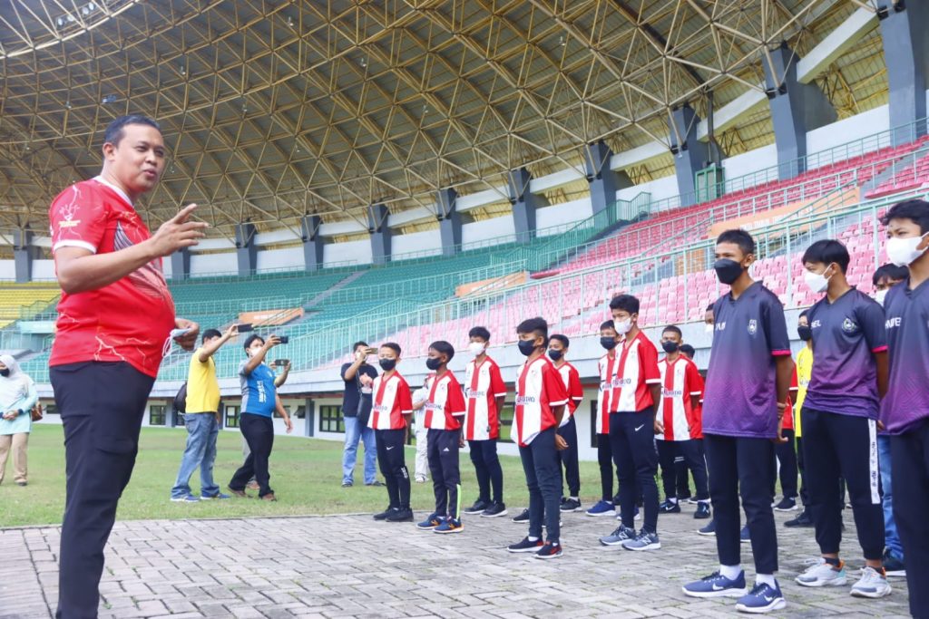 PemPlt Walikota Siap Dukung Klub Bola U-13 dan U-15 Tanding Piala Suratin Tingkat Jabar