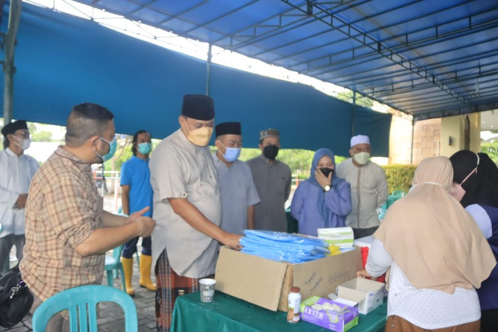 (Plt) Wali Kota Bekasi Tri Adhianto hadiri kajian subuh di Masjid Jami Nurul Firdau