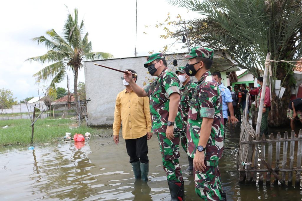 Danrem 052/WKR Datangi Lokasi Banjir , Tinjau Langsung