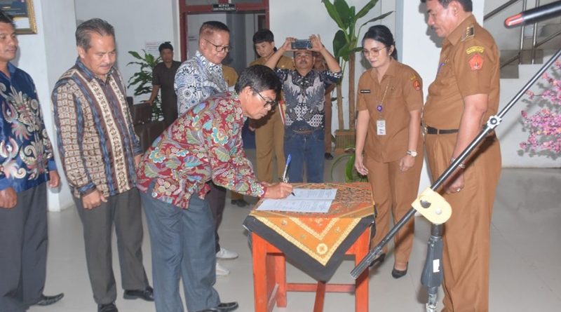 Bupati Kukuhkan Pengurus DPWK PMNBI Kabupaten Nias Barat Periode 2023-2027