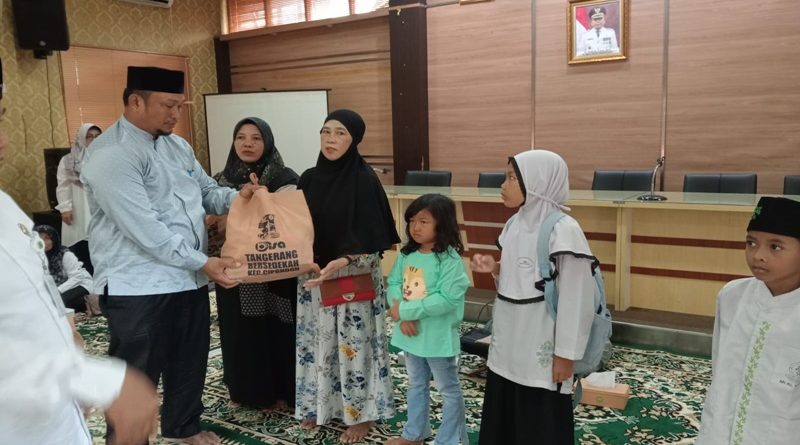 Tangerang Bersodaqoh Tingkat Kecamatan Cipondoh Berikan  Sembako 450 Paket