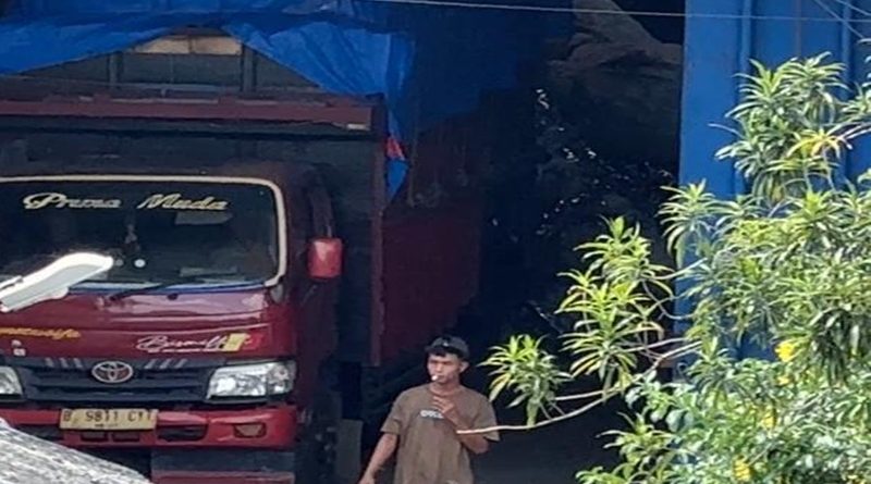Di Duga PT. Fefi Plastik Melakukan Kejahatan Lingkungan Karena Pencemaran Udara Dan Satpol PP Harus Tutup Pabrik Karena lzin Bengkel Berubah Jadi Pabrik