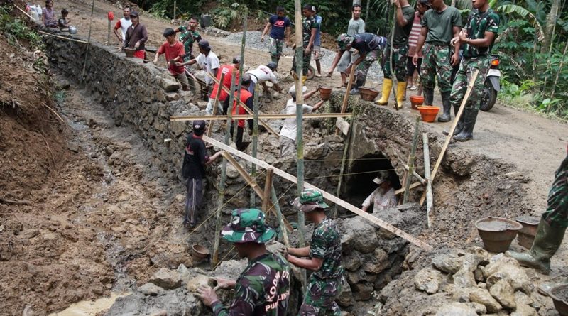 Di Tengah Terik dan Debu, Satgas TMMD Kodim Purbalingga Bangun Harapan Warga Lewat Jembatan Desa